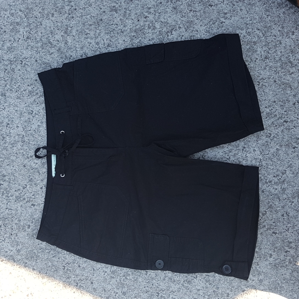 Cleo petites Black shorts size 12. New without tags